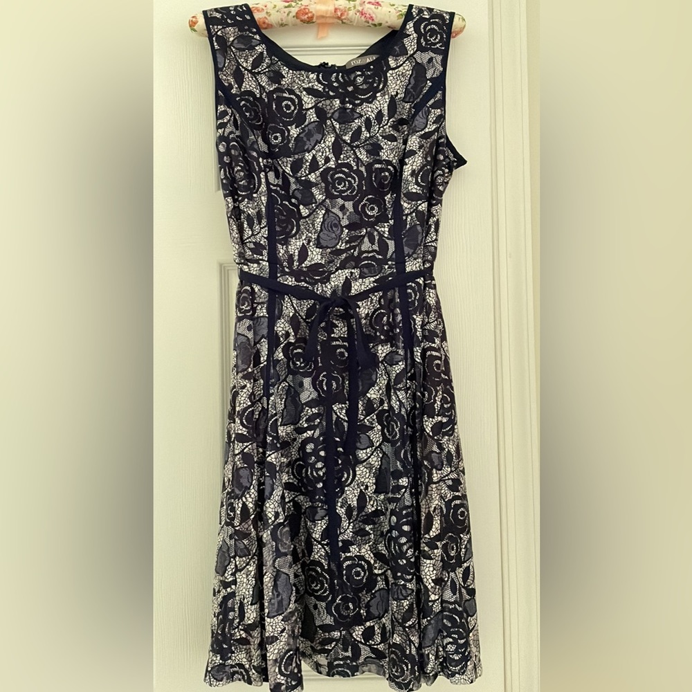 Women’s lacey lined dress